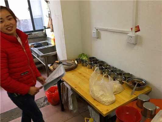 魅力小吃培訓學員小吃培訓師傅教授四川面食調(diào)料使用案例